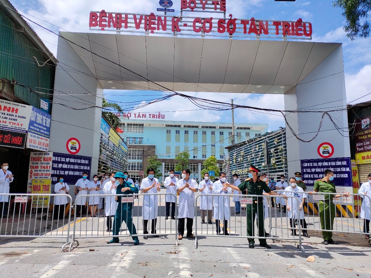 Bệnh viện K cơ sở Tân Triều dỡ bỏ cách ly y tế