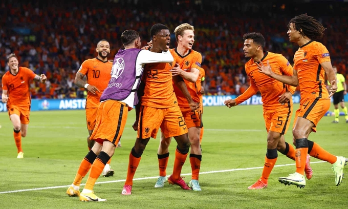 Cởi mở, tưng bừng