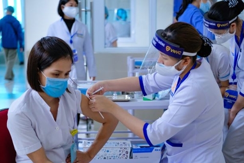 Việt Nam sẽ nhận thêm khoảng 6 triệu liều vaccine phòng Covid-19 của AstraZeneca và Pfize