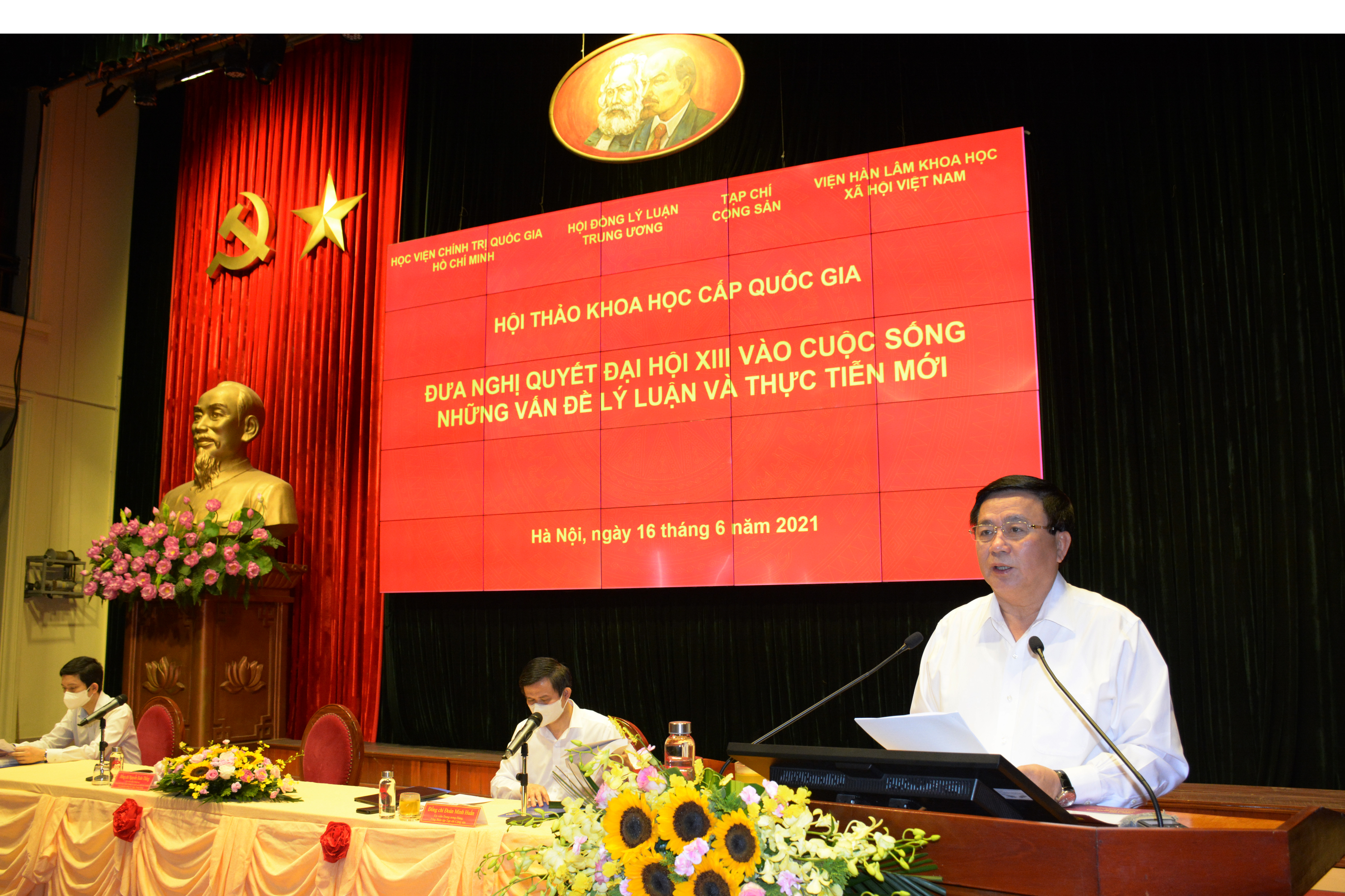 Triển khai nhiều chương trình, kế hoạch cụ thể, sớm đưa Nghị quyết của Đảng vào cuộc sống