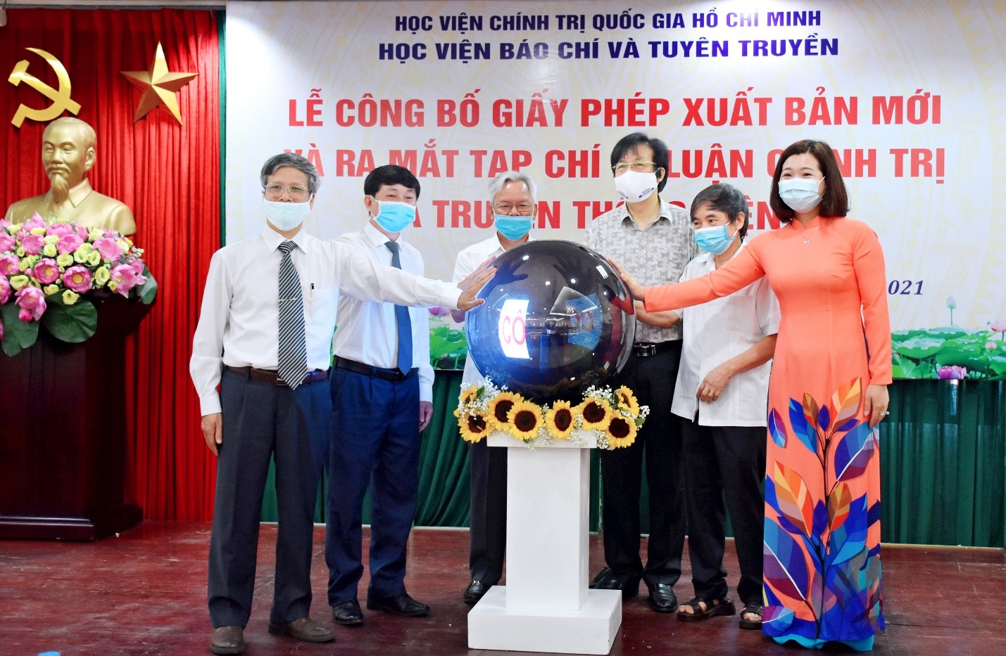 Lễ công bố Giấy phép xuất bản mới và ra mắt Tạp chí Lý luận chính trị và Truyền thông điện tử