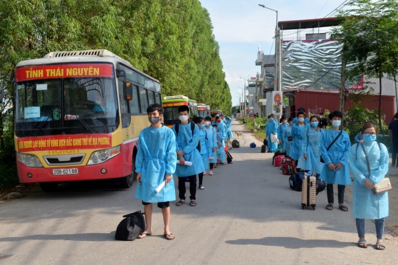 Gần 200 công nhân ở tâm dịch Quang Châu được về quê