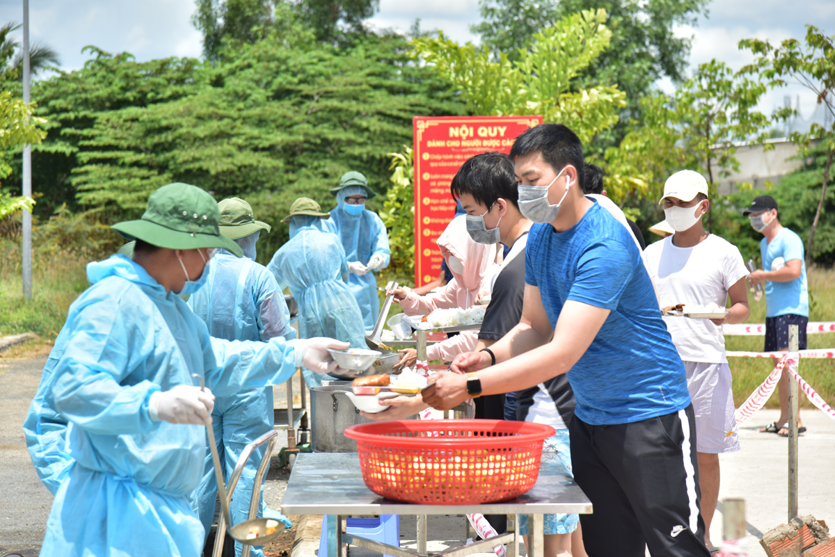 Vừa vui mừng vừa có chút bùi ngùi, luyến tiếc khi rời khu cách ly