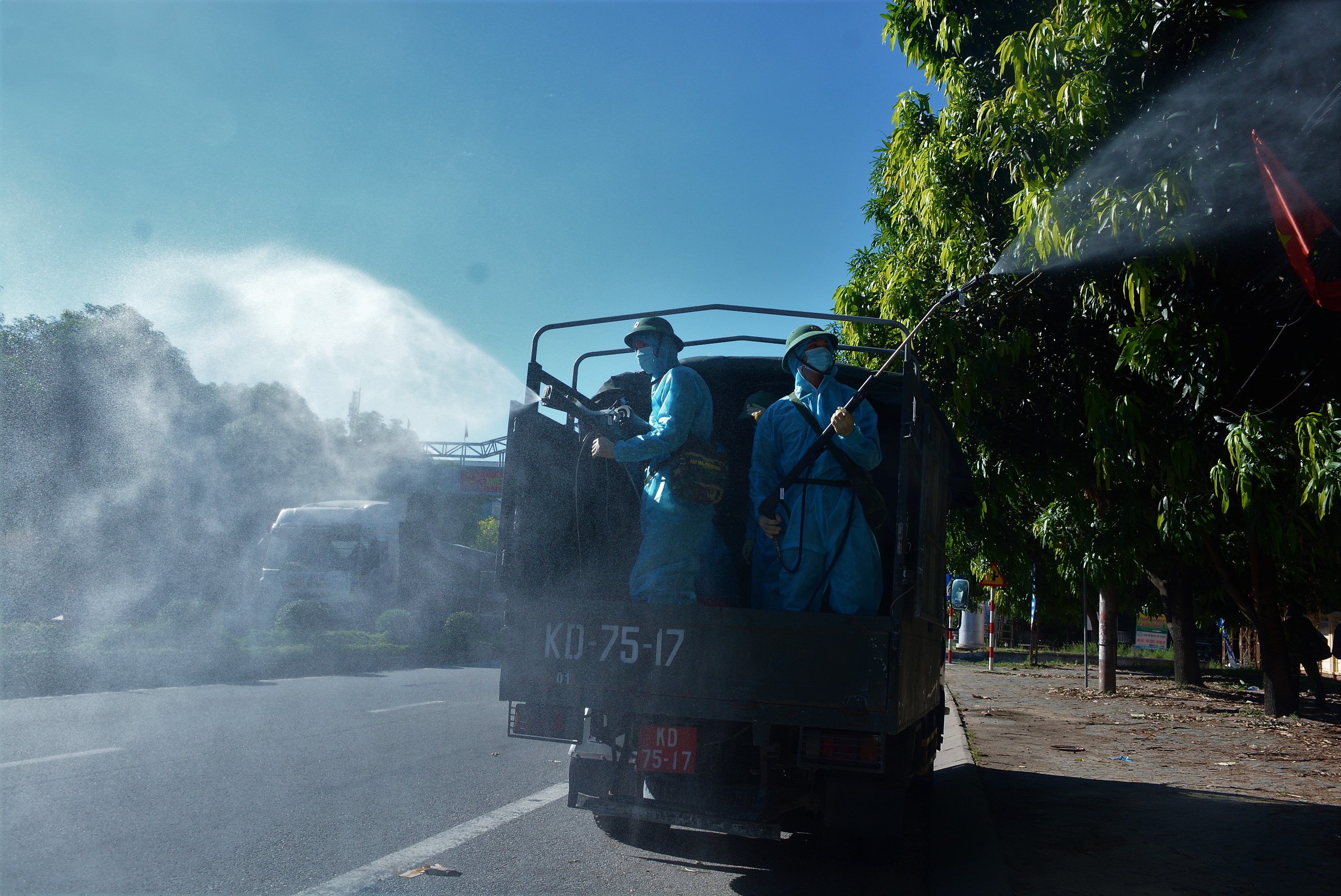 Nghệ An: Bộ đội cùng nhân dân quyết tâm chặn dịch