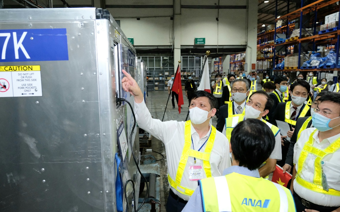 Gần một triệu liều vaccine Nhật Bản tặng đã về đến Việt Nam