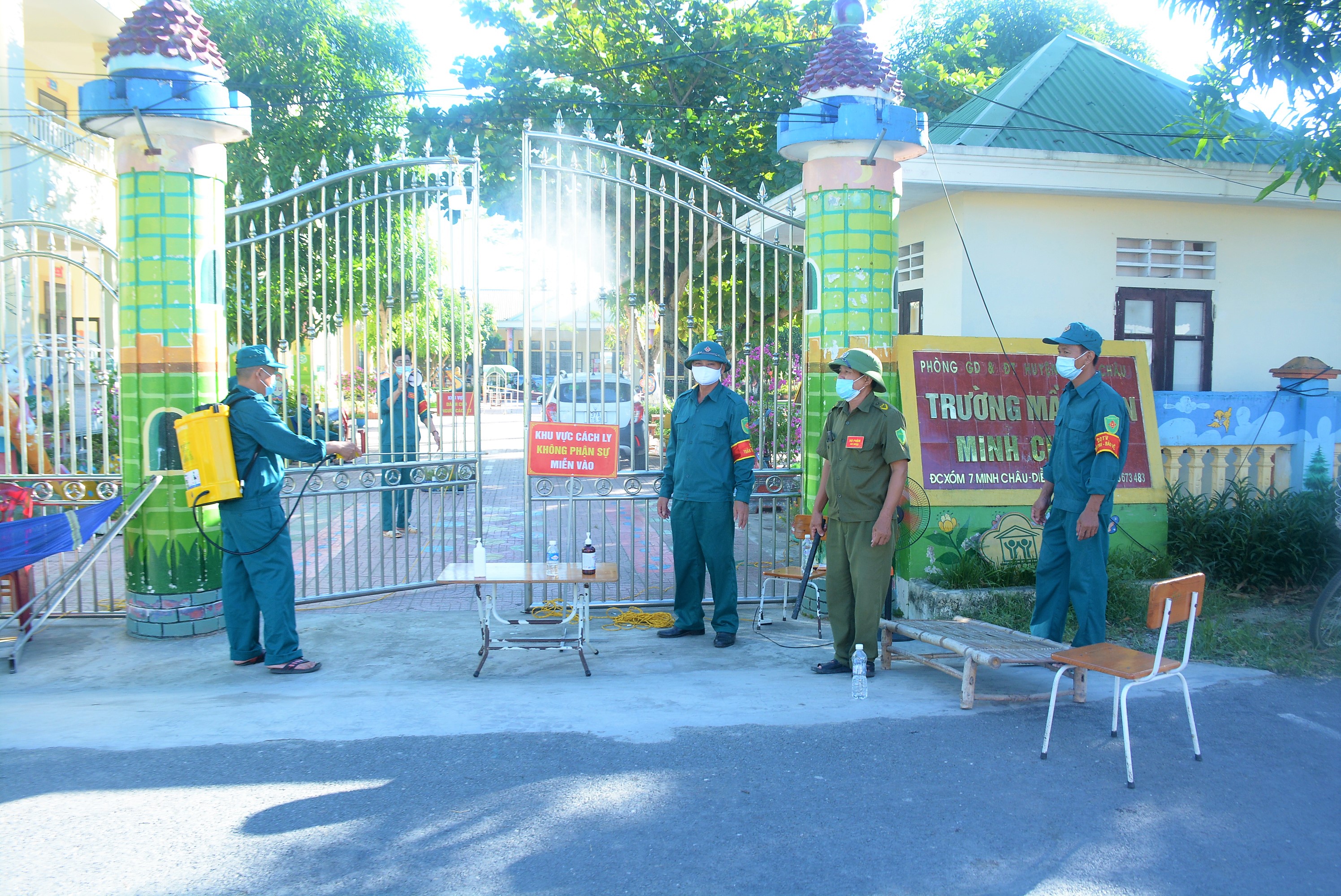 Truy vết, lấy mẫu xét nghiệm, lập khu cách ly và phong tỏa thôn Vân Tập