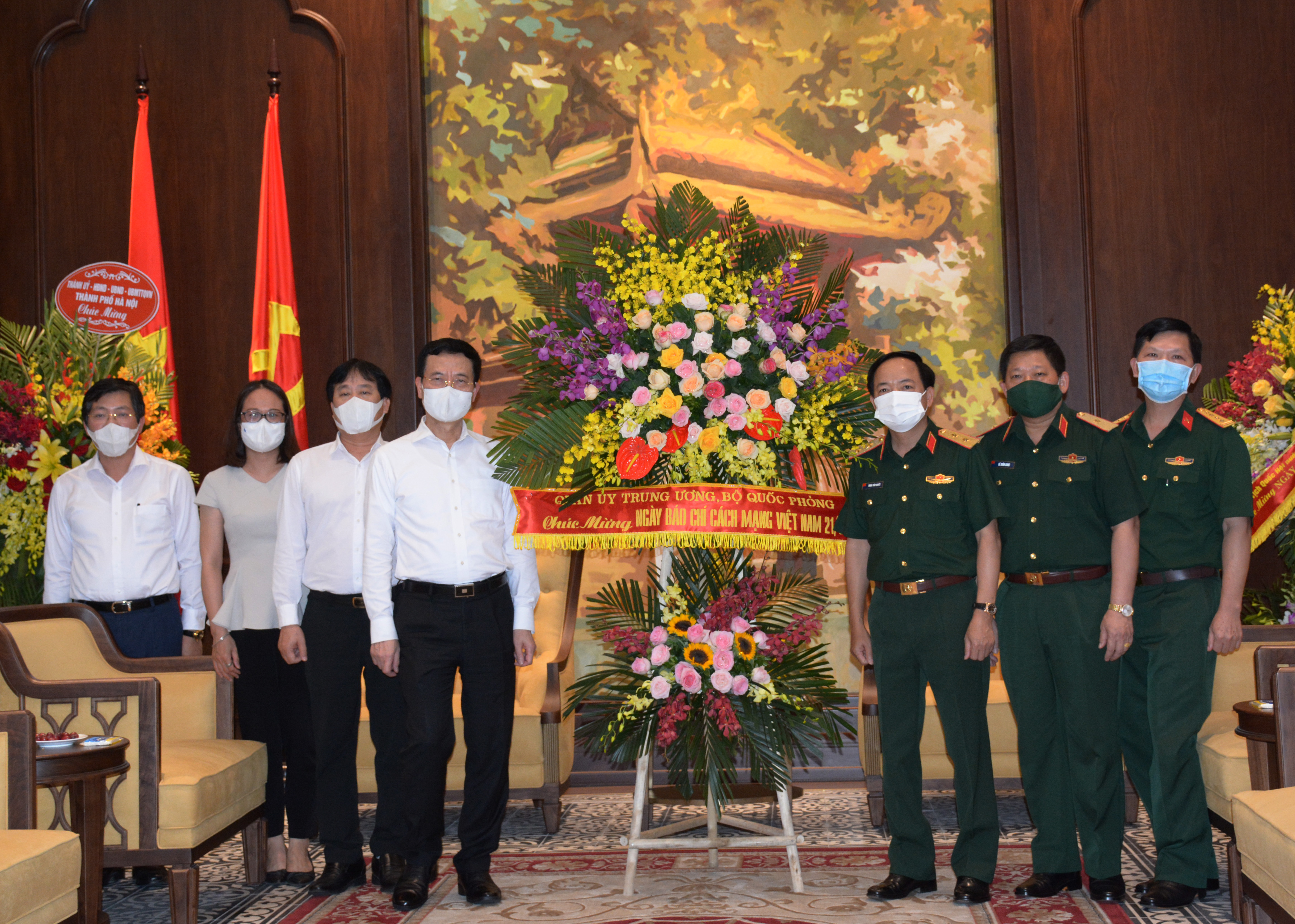 Trung tướng Trịnh Văn Quyết chúc mừng Bộ Thông tin và Truyền thông