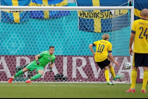 Nỗ lực được đền đáp, Thụy Điển đánh bại Slovakia trong trận cầu nghẹt thở 

