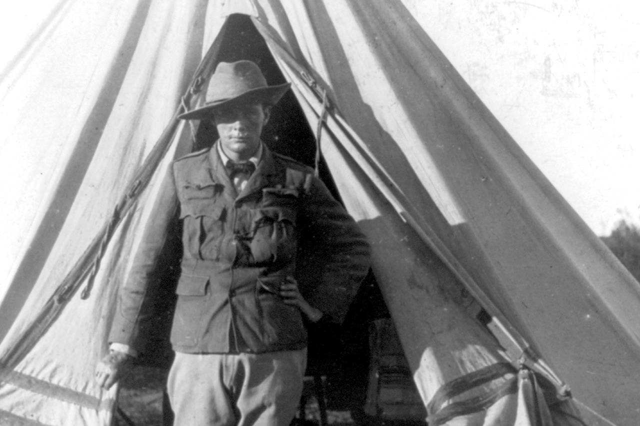 Từ nhà báo thành... chính trị gia  