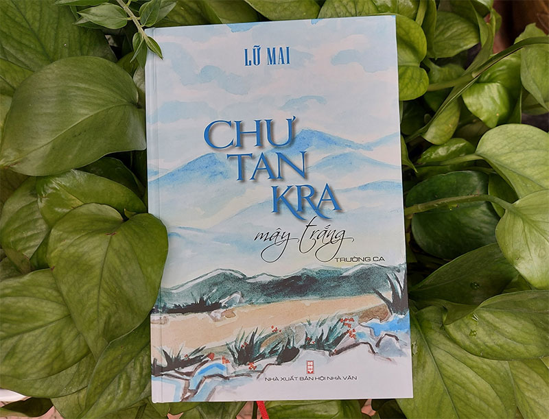 Nhà thơ Lữ Mai ra mắt trường ca về Trung đoàn mũ sắt