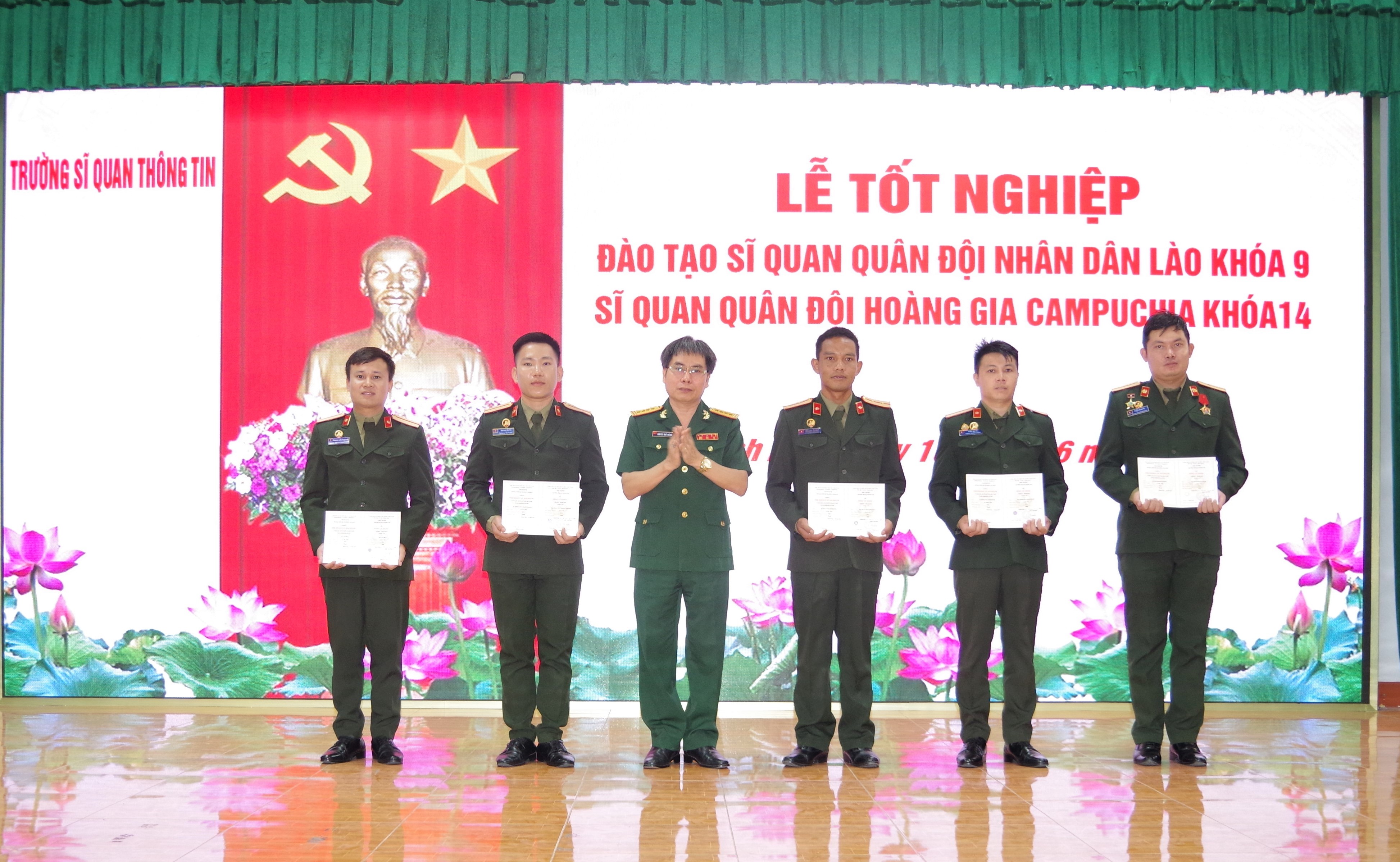 Tổ chức lễ tốt nghiệp đào tạo sĩ quan Quân đội nhân dân Lào và Quân đội Hoàng gia Campuchia năm 2021