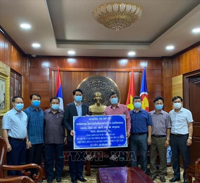 Nhân dân Lào chung tay cùng các địa phương Việt Nam phòng, chống dịch Covid-19