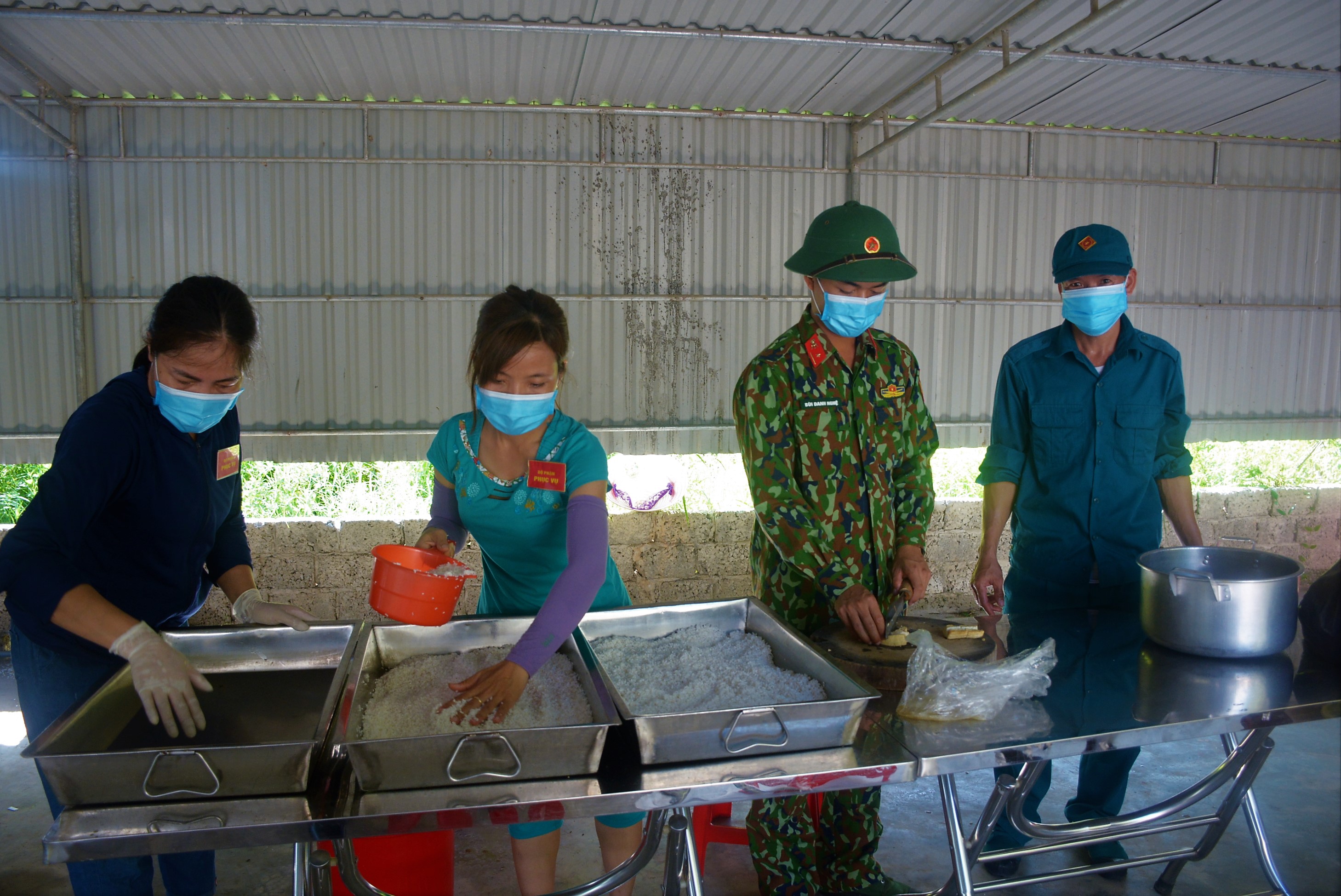 Chung tay, góp sức đẩy lùi dịch bệnh

