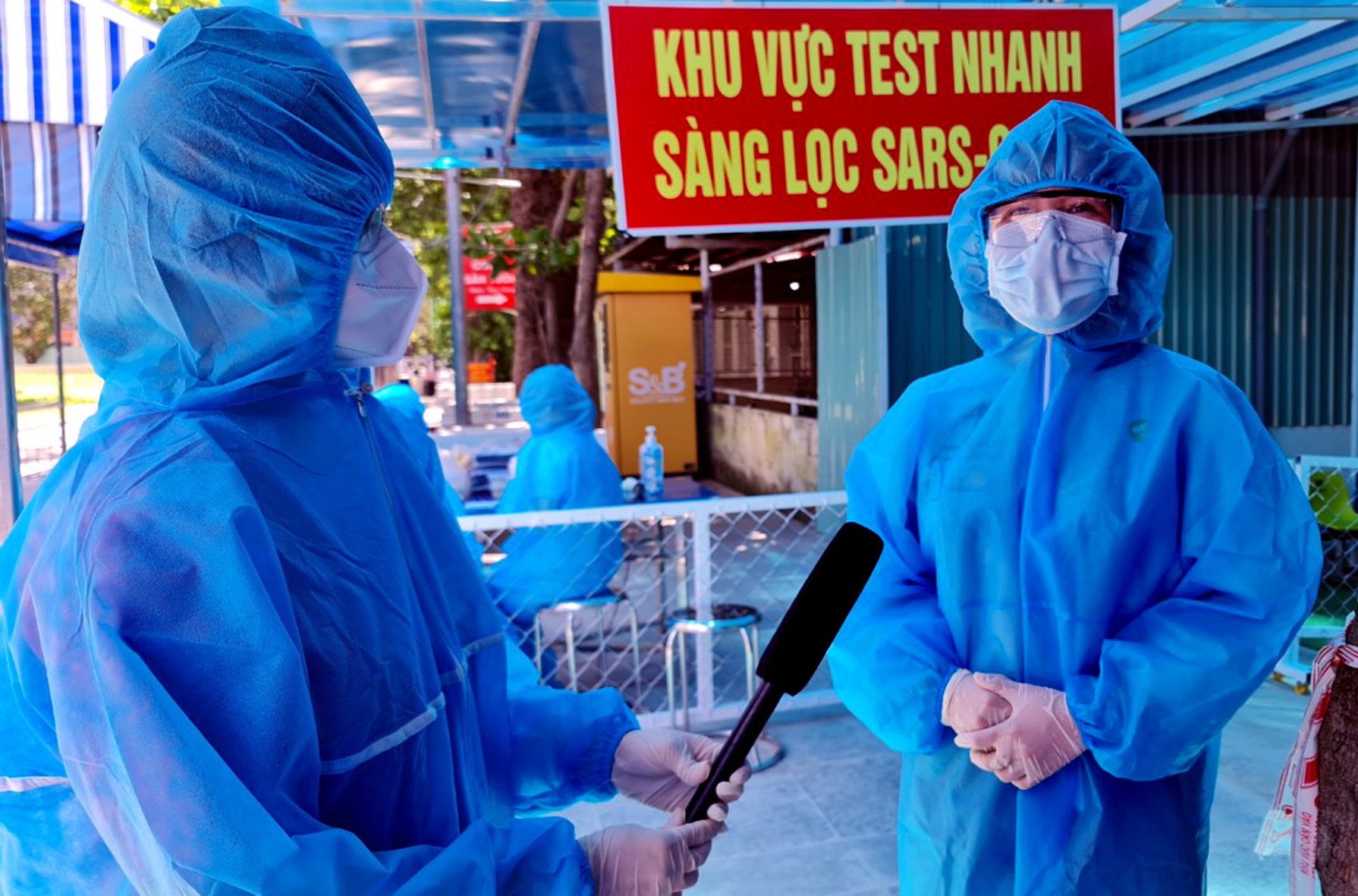 Nhà báo chiến sĩ xông pha vào “điểm nóng”