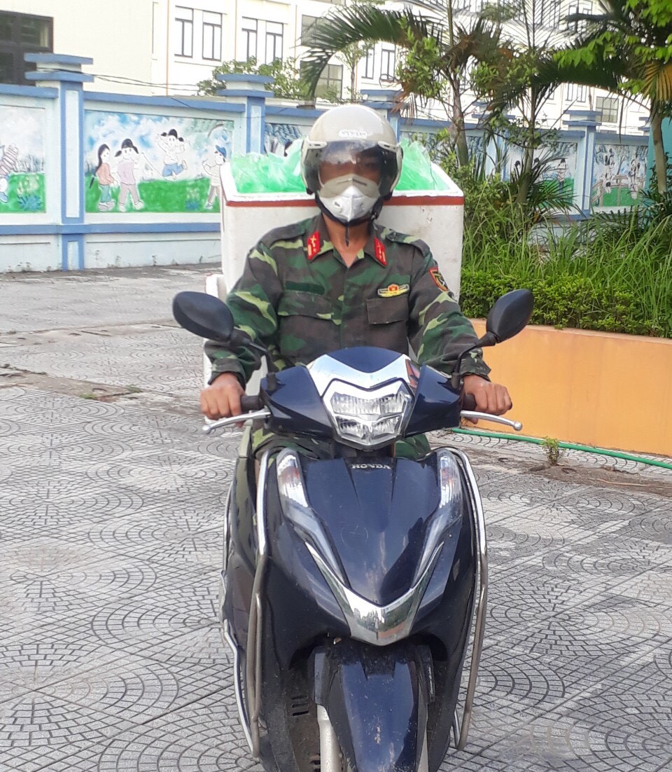 Chuyện về những “shipper” mặc áo lính