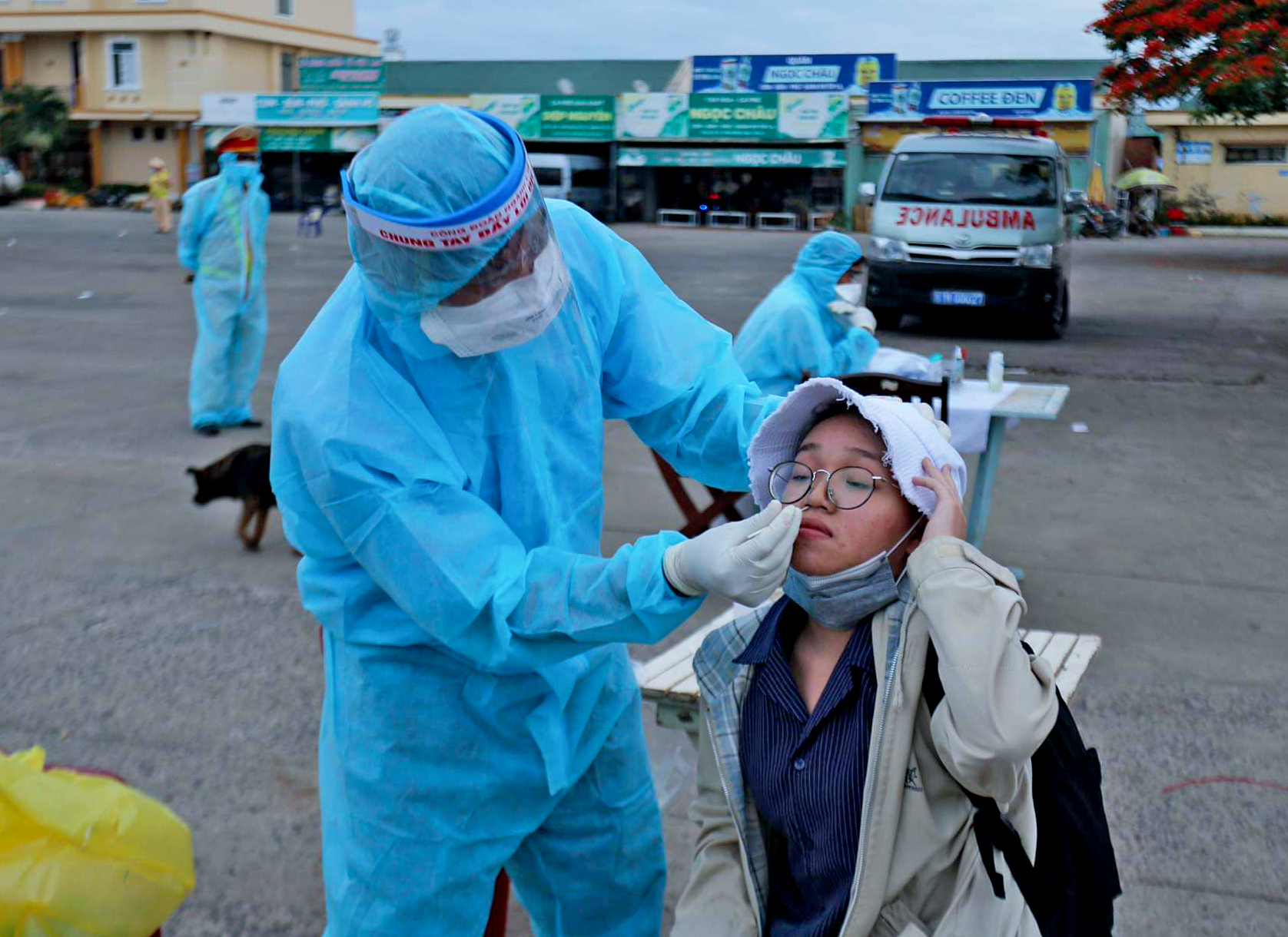 Các trường hợp F1 của bệnh nhân 13486 đều âm tính lần 1 với virus SARS-CoV-2