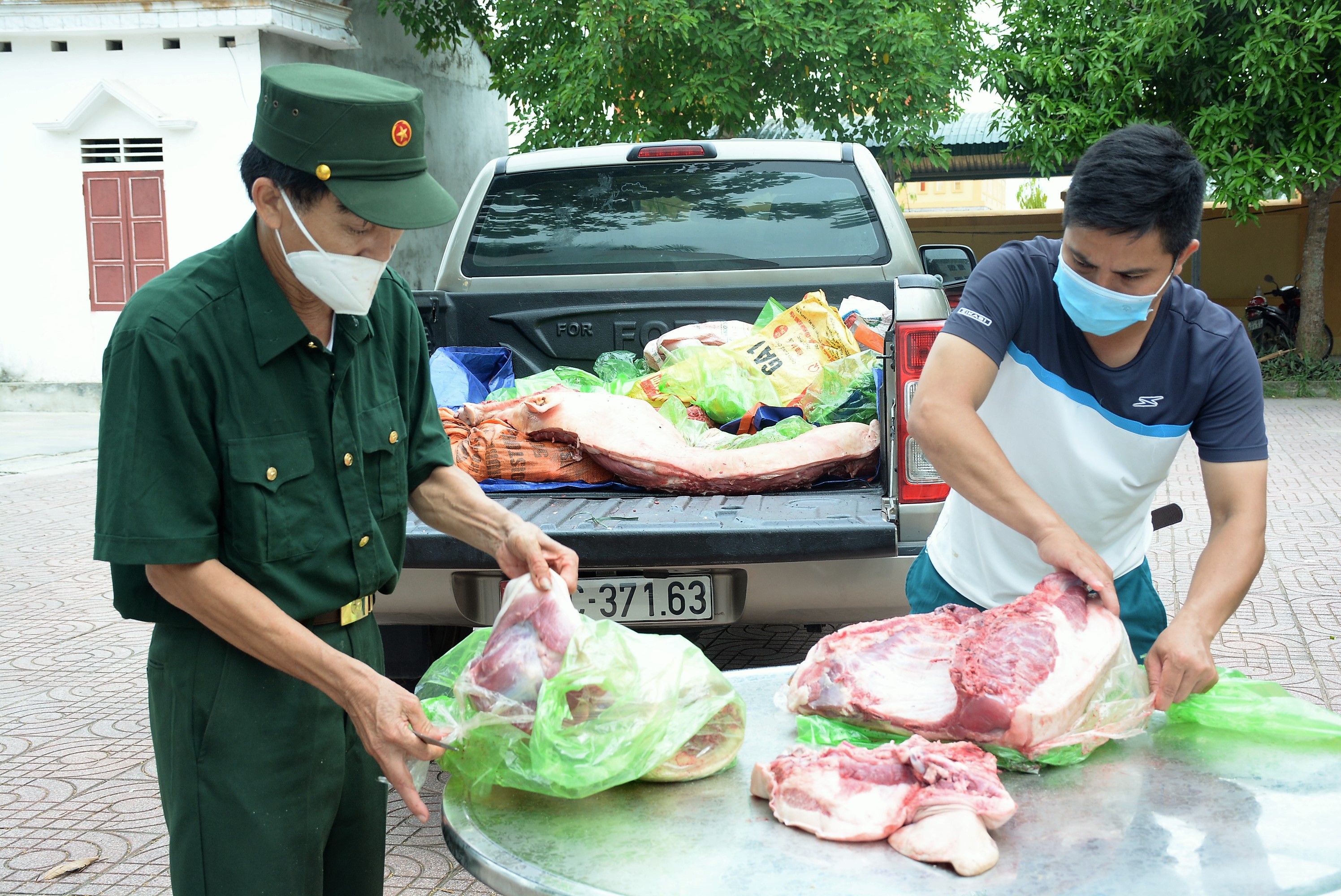 Tấm lòng thơm thảo của gia đình cựu chiến binh trong vùng dịch