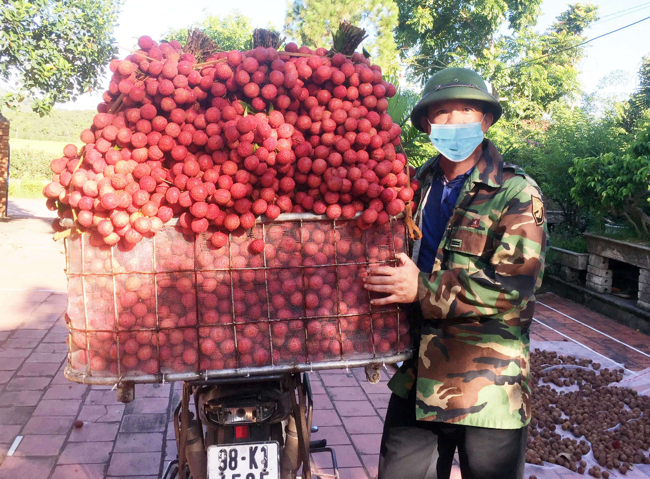 Nghĩa tình của người thầy giáo trẻ