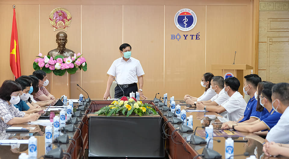 Bộ Y tế tiếp nhận hỗ trợ 3 triệu bơm kim tiêm vaccine phòng Covid-19