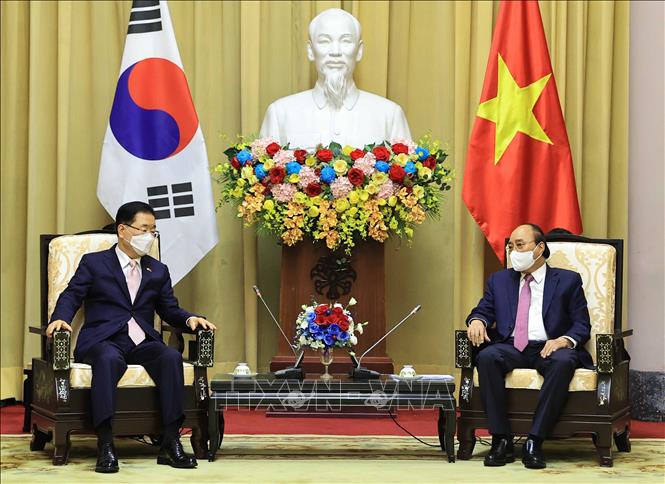 Chủ tịch nước Nguyễn Xuân Phúc tiếp Bộ trưởng Ngoại giao Hàn Quốc Chung Eui Yong