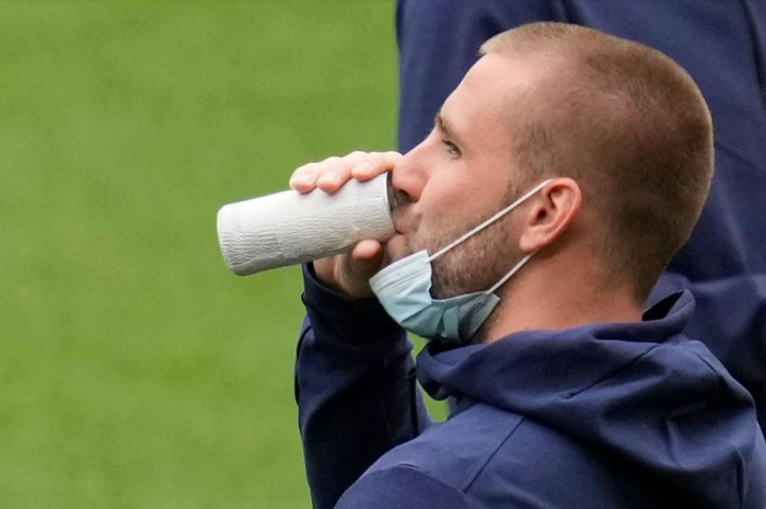 Lon nước bí mật của đội tuyển Anh

