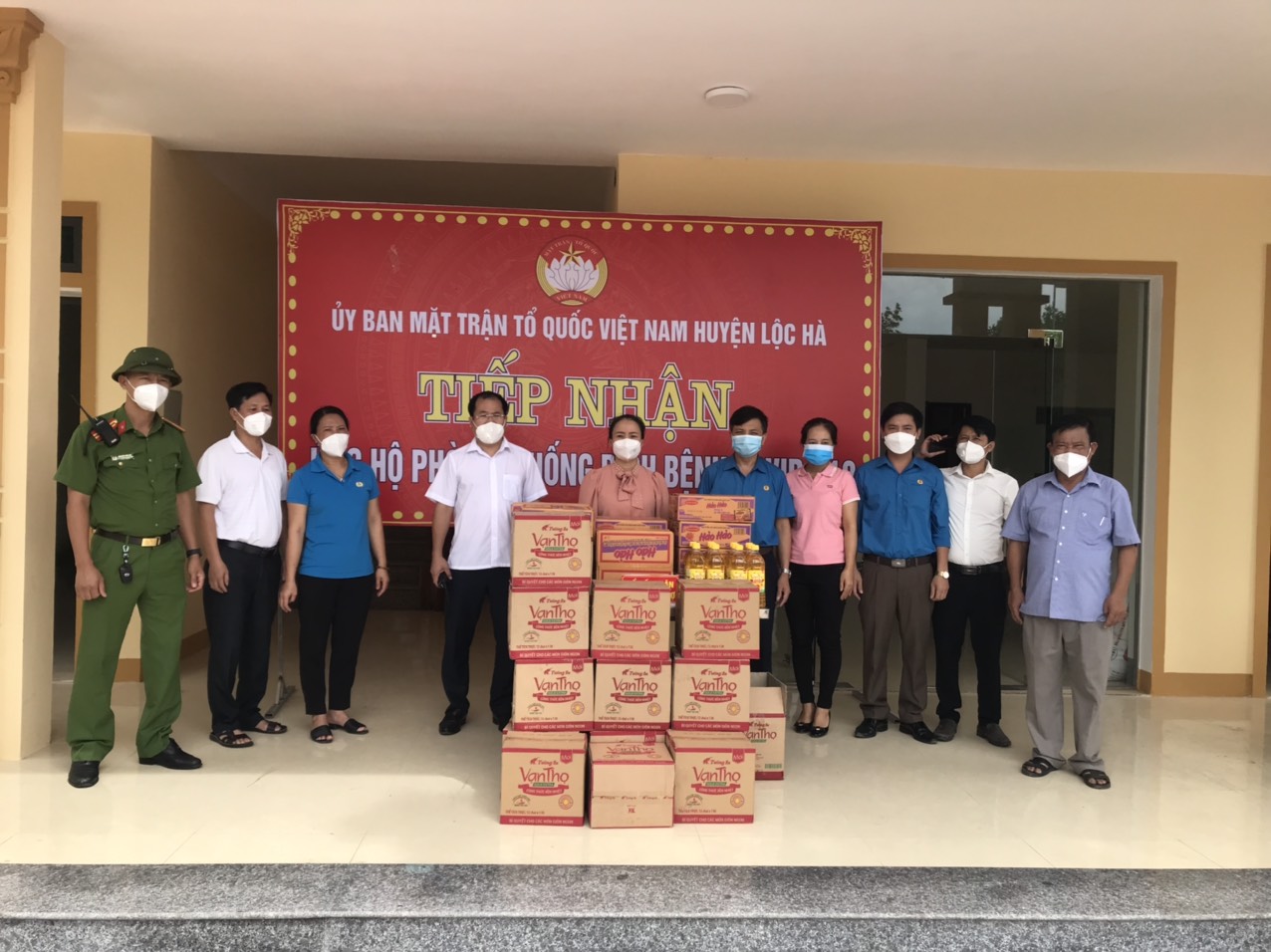 Thầy giáo huy động hơn 100 triệu đồng ủng hộ phòng, chống dịch Covid-19