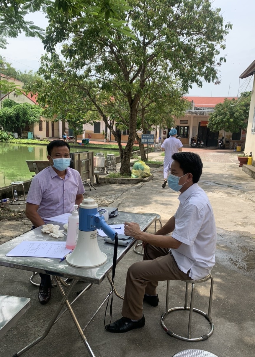 
Bài 2: Chuyện một cặp đôi trong 