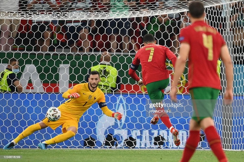 Có phải 5 bàn thắng của Ronaldo đều dễ dàng?