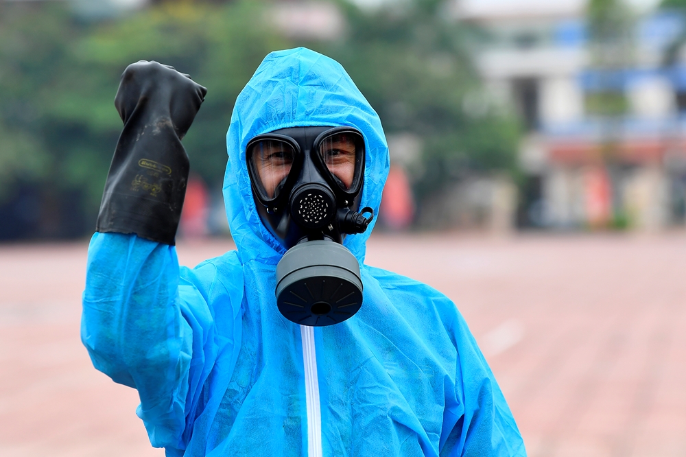 Chiến sĩ hóa học tự tin khi thực hiện nhiệm vụ.