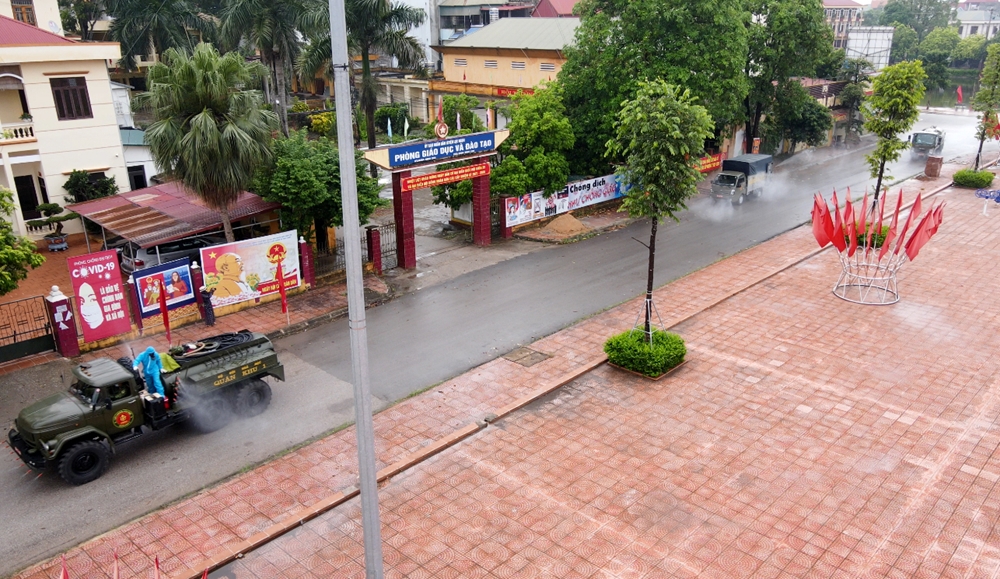 Huyện Lục Ngạn hiện nay có 12 xã, thị trấn đang thực hiện giãn cách xã hội và 65 điểm cách ly tập trung công dân diện F1.