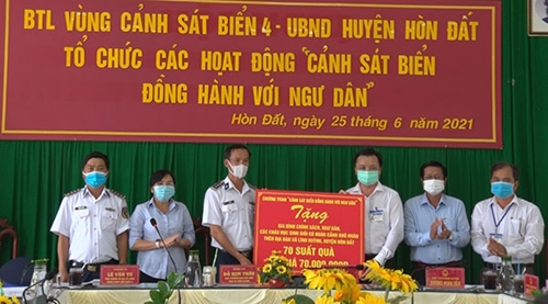 Cảnh sát biển 4 đồng hành với ngư dân huyện Hòn Đất