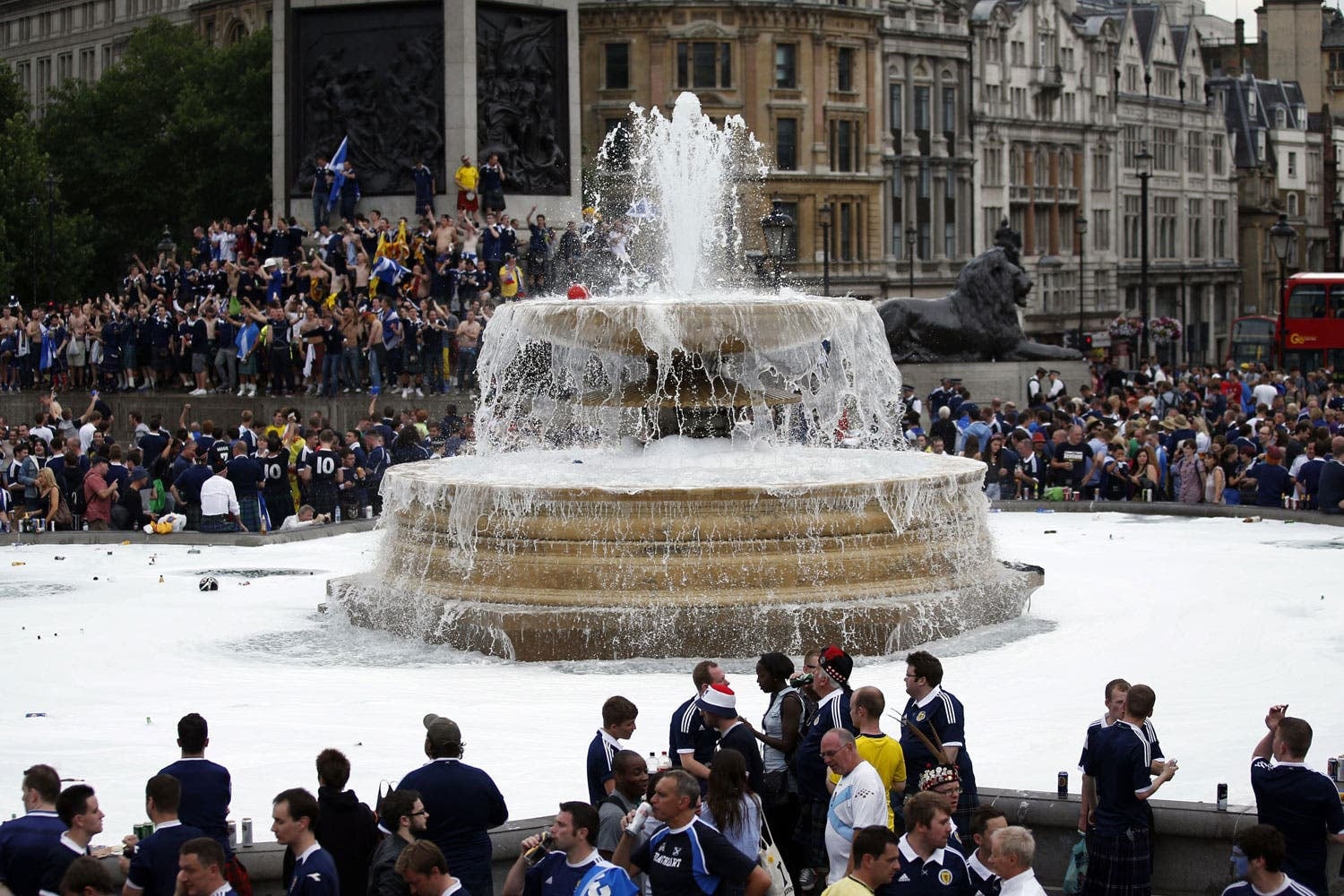 Vui thôi, đừng vui quá