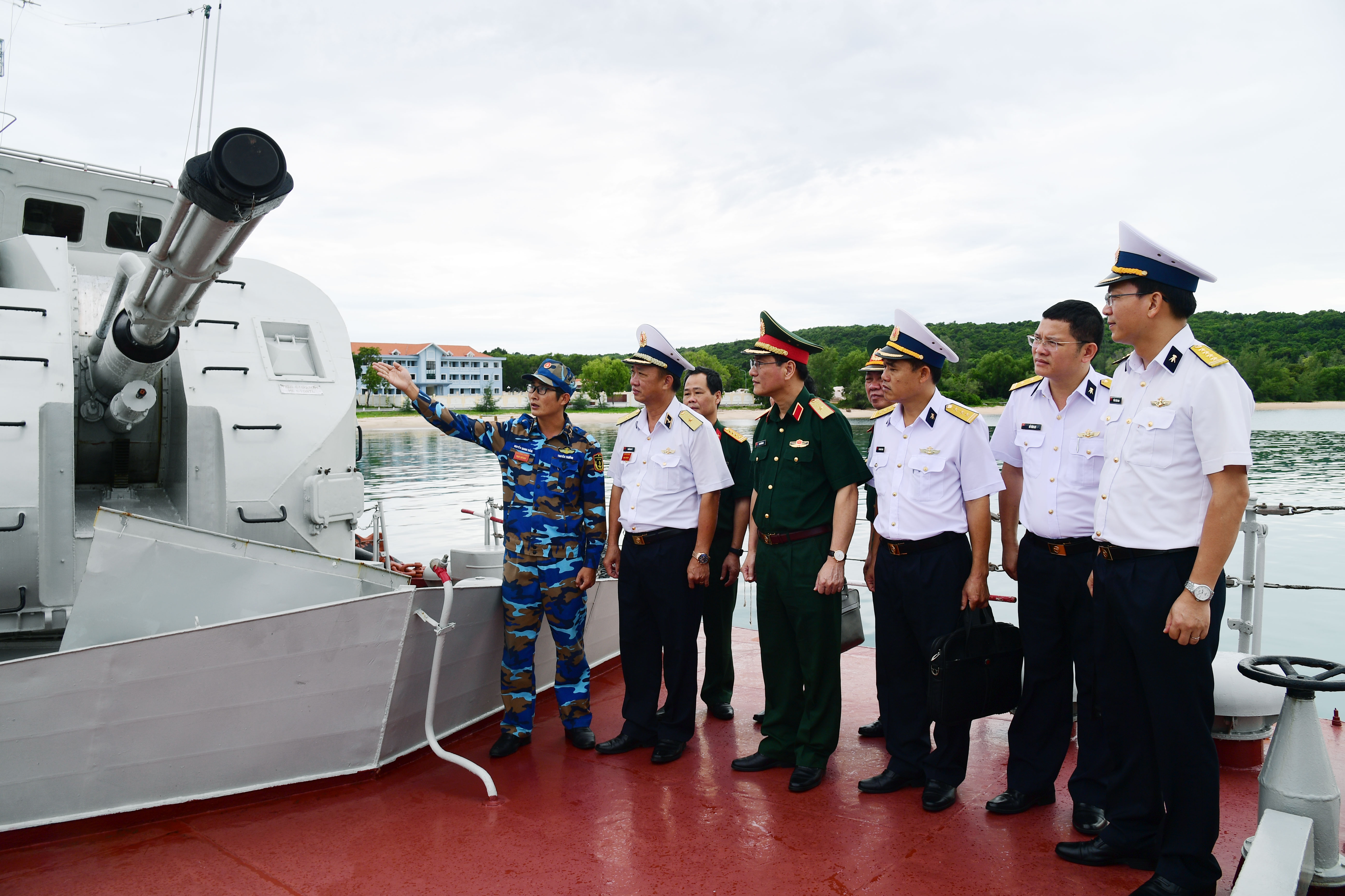 Kiểm soát tốt chất lượng vũ khí, trang bị phục vụ sự phát triển của quân đội 