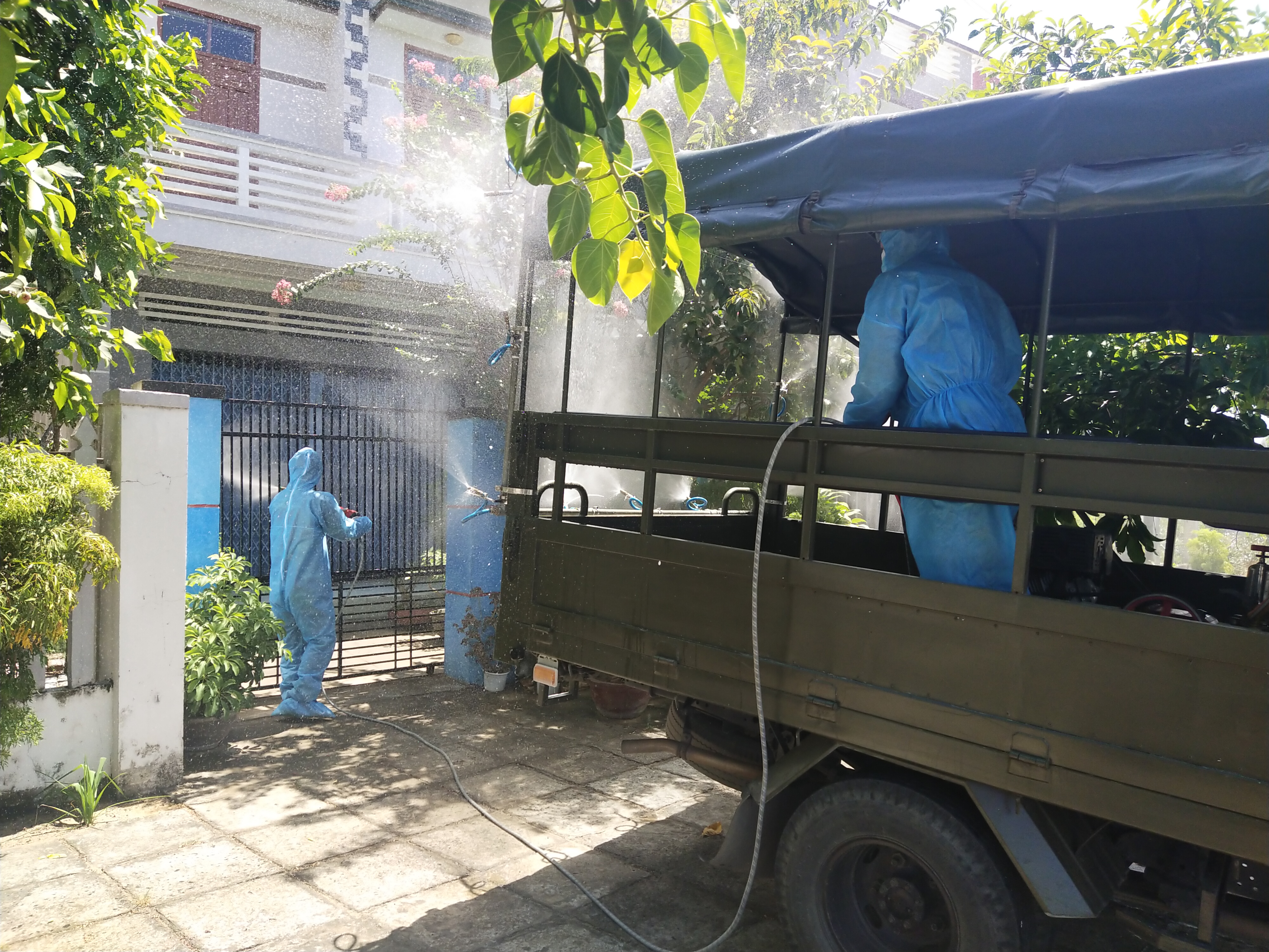 Bộ đội Phú Yên xung kích chặn dịch