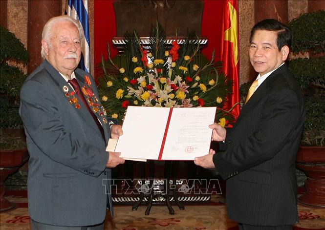 Người anh hùng ra đi để lại nghĩa tình sâu nặng!