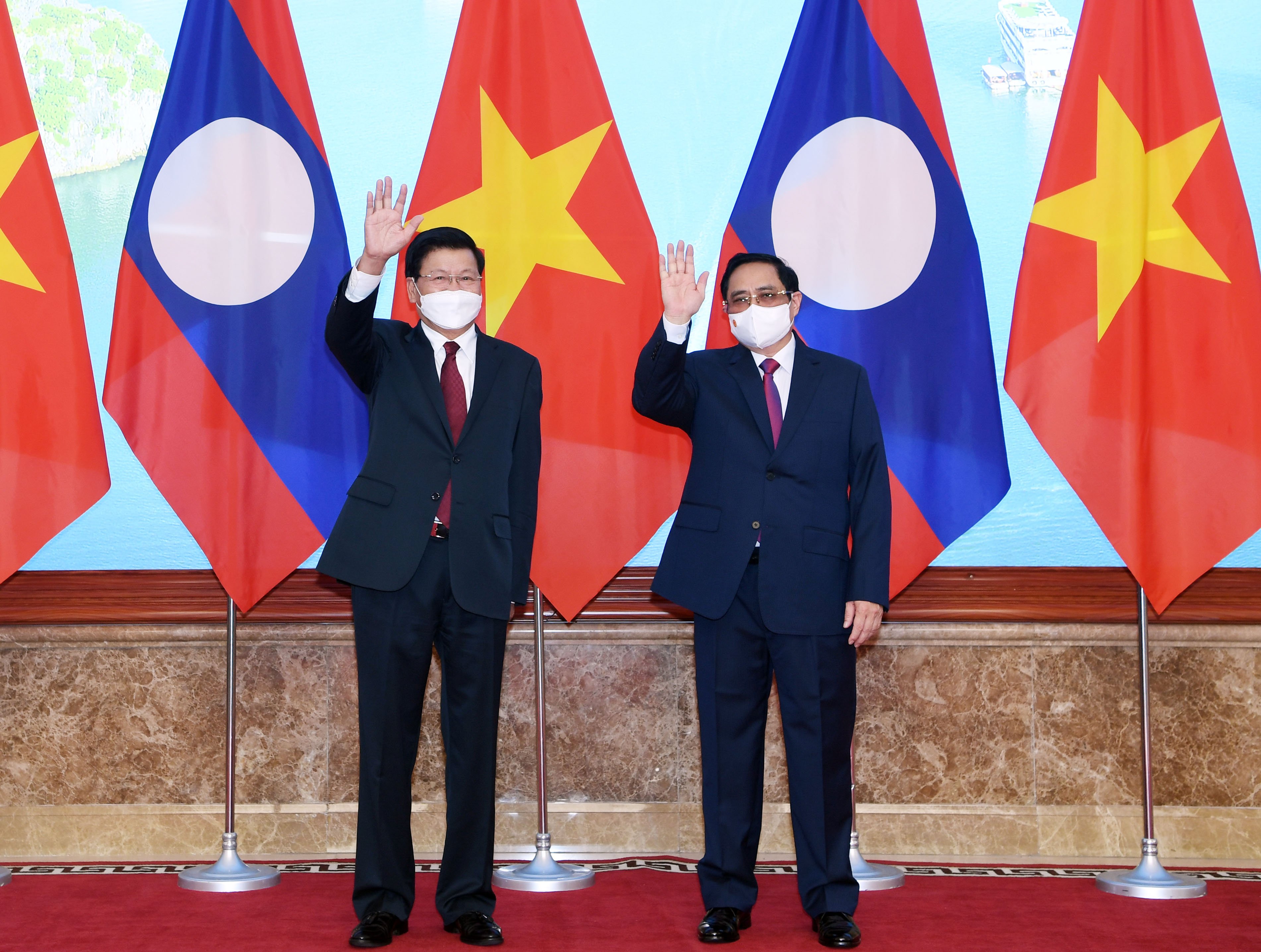 Thủ tướng Phạm Minh Chính hội kiến với Tổng Bí thư, Chủ tịch nước Lào Thongloun Sisoulith