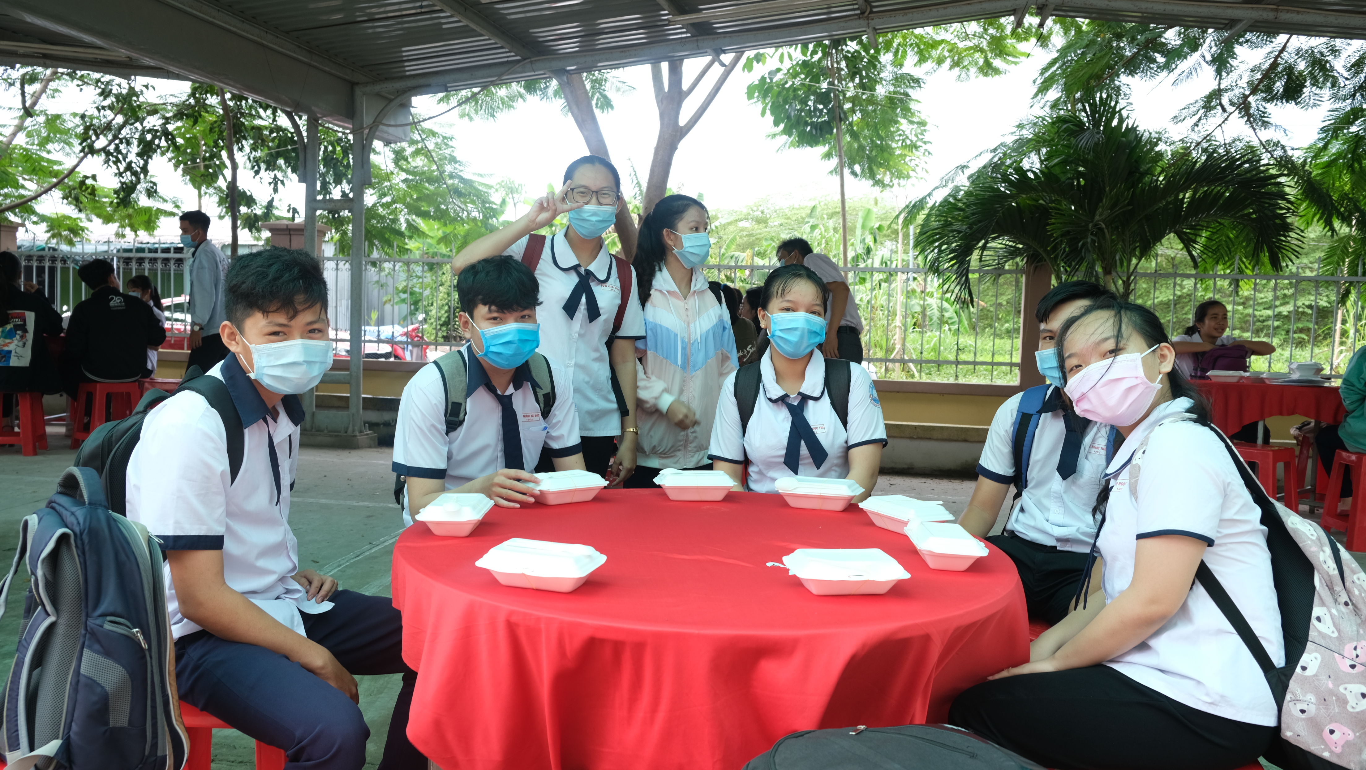 Suất cơm ấm lòng sĩ tử