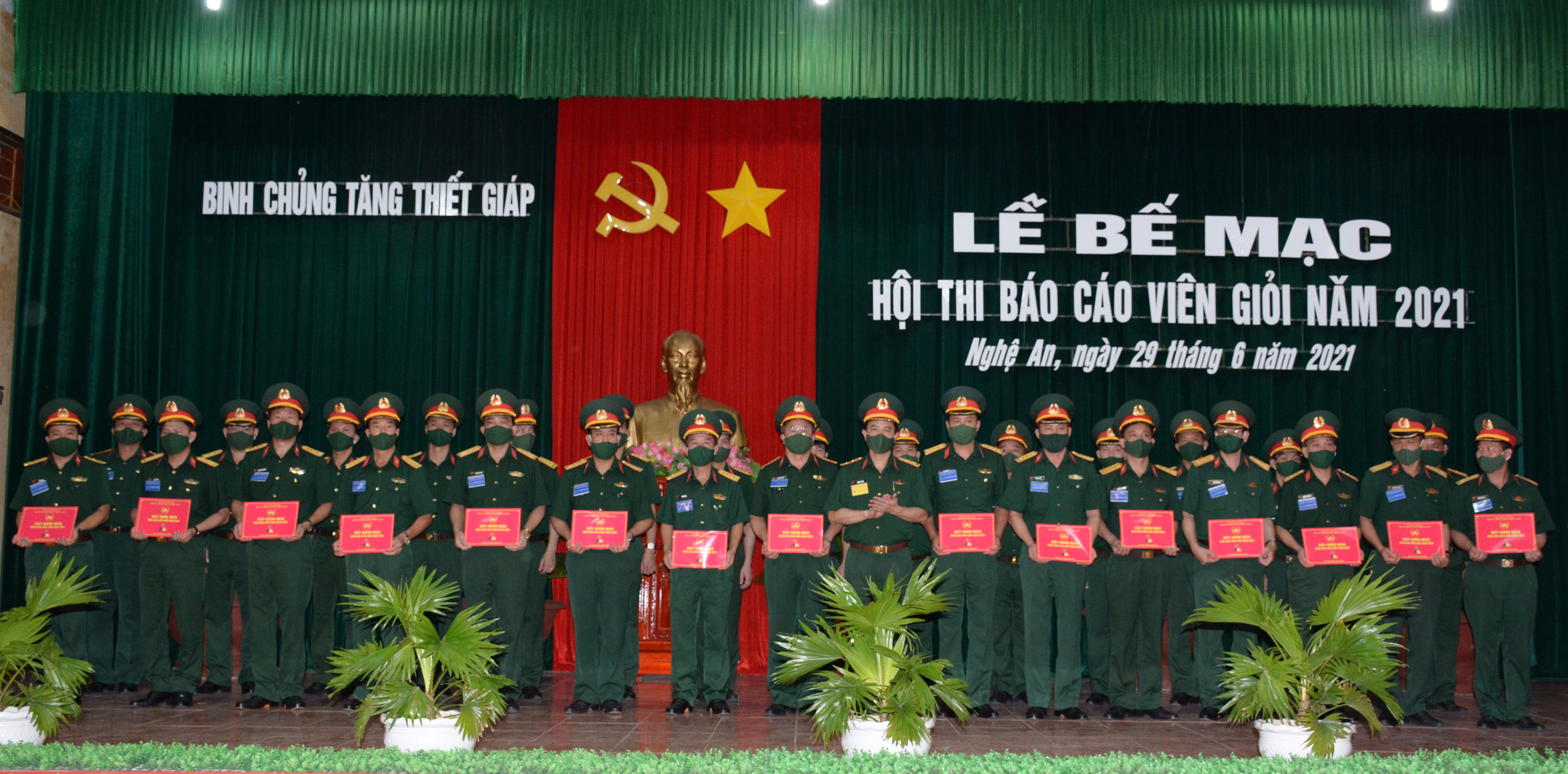 Binh chủng Tăng thiết giáp tổ chức thành công Hội thi báo cáo viên giỏi năm 2021