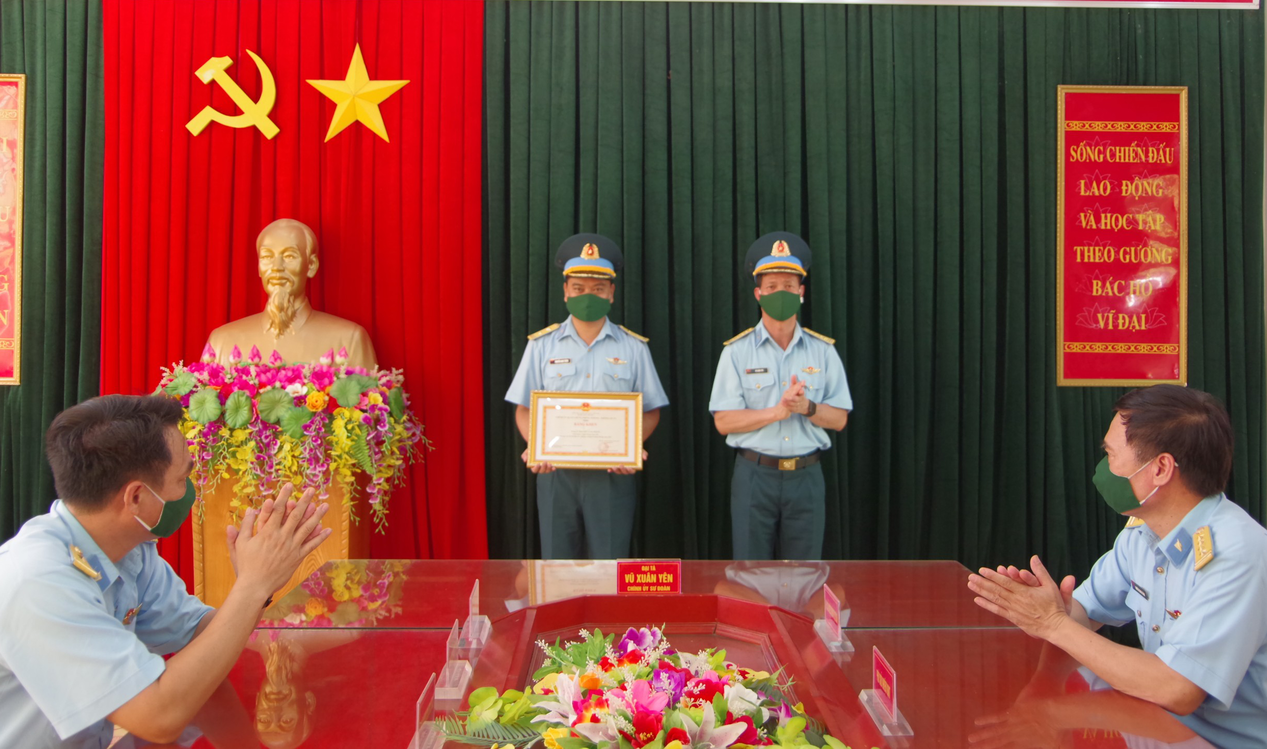 Báo cáo viên đua tài - không chỉ là “nói miệng”