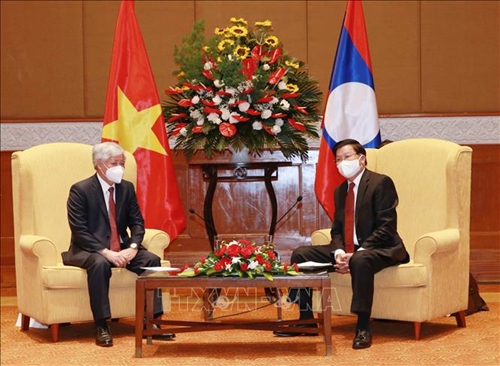 Tổng Bí thư, Chủ tịch nước Lào Thongloun Sisoulith tiếp Chủ tịch Ủy ban Trung ương Mặt trận Tổ quốc Việt Nam Đỗ Văn Chiến