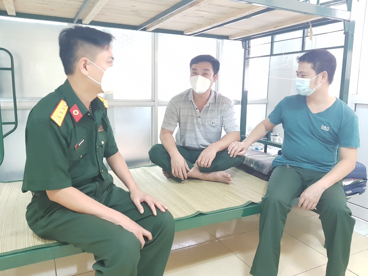 Gác mọi niềm riêng, kiên cường chống dịch