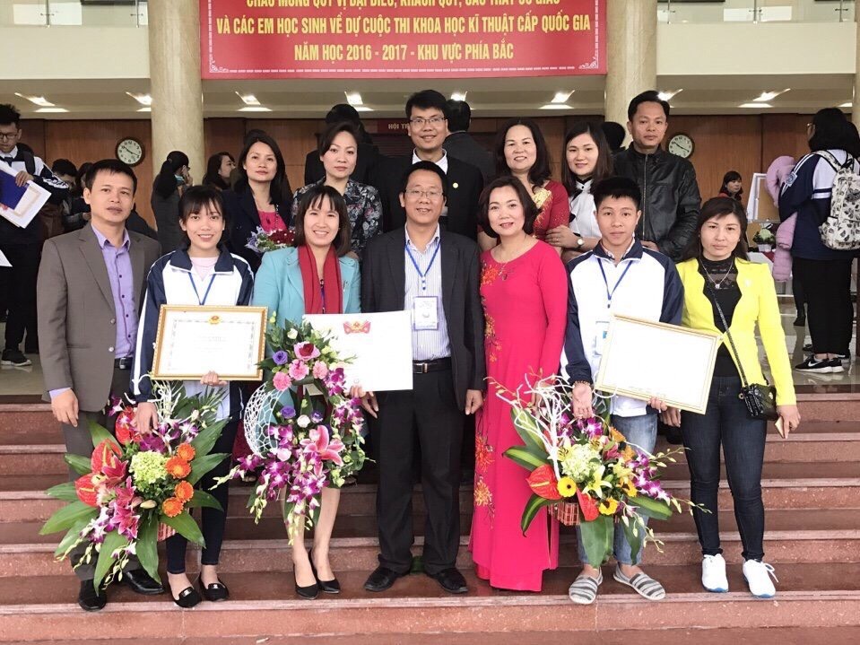 Cô hiệu trưởng gương mẫu