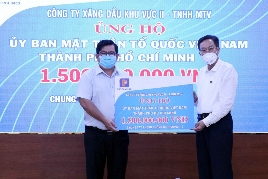 TP Hồ Chí Minh tiếp nhận kinh phí ủng hộ phòng, chống Covid-19

