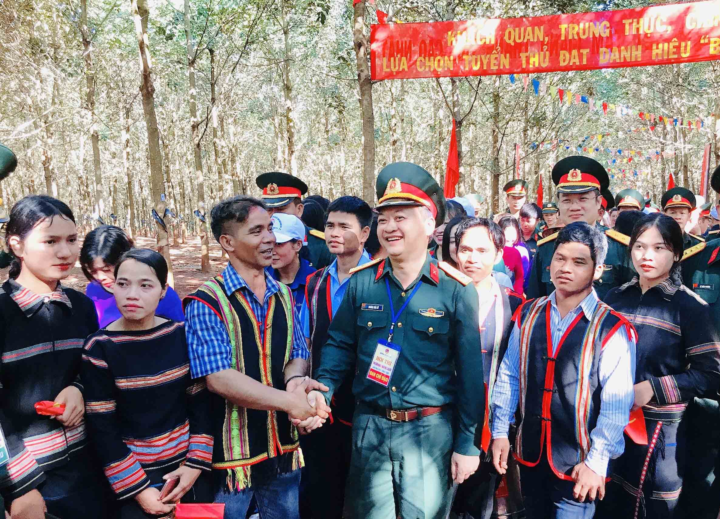 Những việc làm nghĩa tình, thiết thực của Bộ đội Cụ Hồ