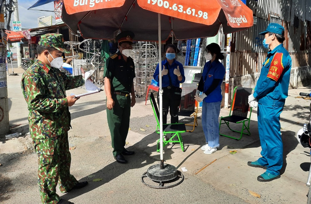 Tùy thuộc từng khu vực, vị trí, các chốt kiểm soát sẽ có nhiều bộ phận khác nhau với nòng cốt là lực lượng dân quân.