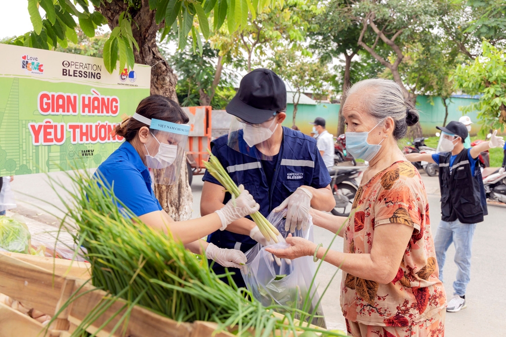 Trong thời điểm khó khăn do dịch bệnh, địa bàn quận có nhiều mô hình, cách làm ý nghĩa, hỗ trợ cuộc sống cho người dân.