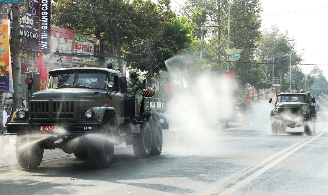 Bộ đội Hóa học Quân đoàn 4 xung kích dập dịch tại Bình Dương