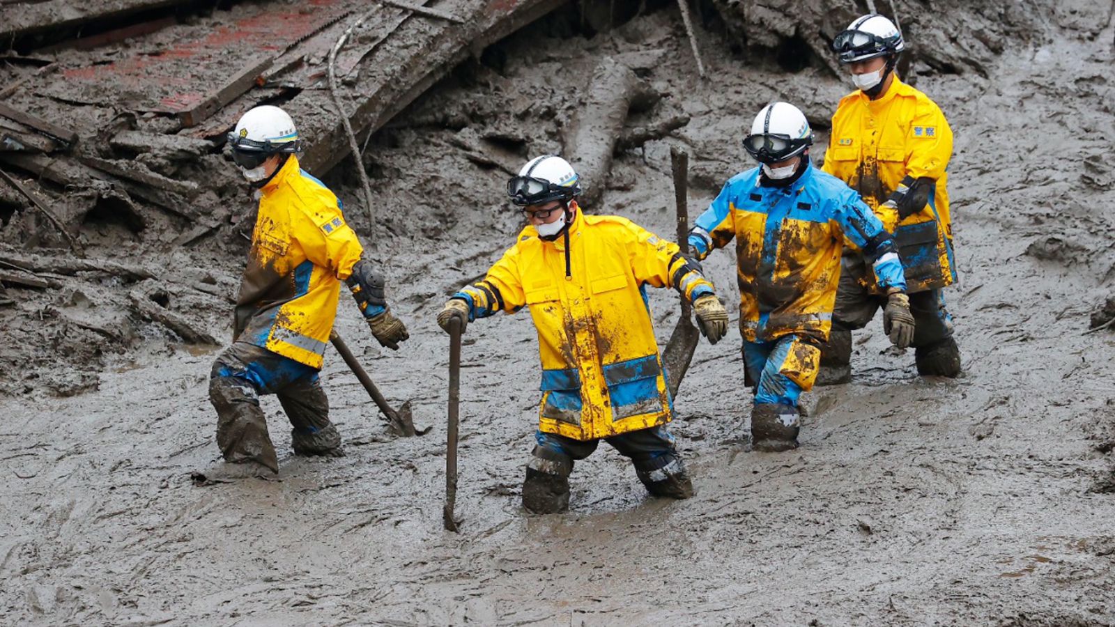 Nhật Bản dốc toàn lực cứu hộ các nạn nhân trong vụ lở đất