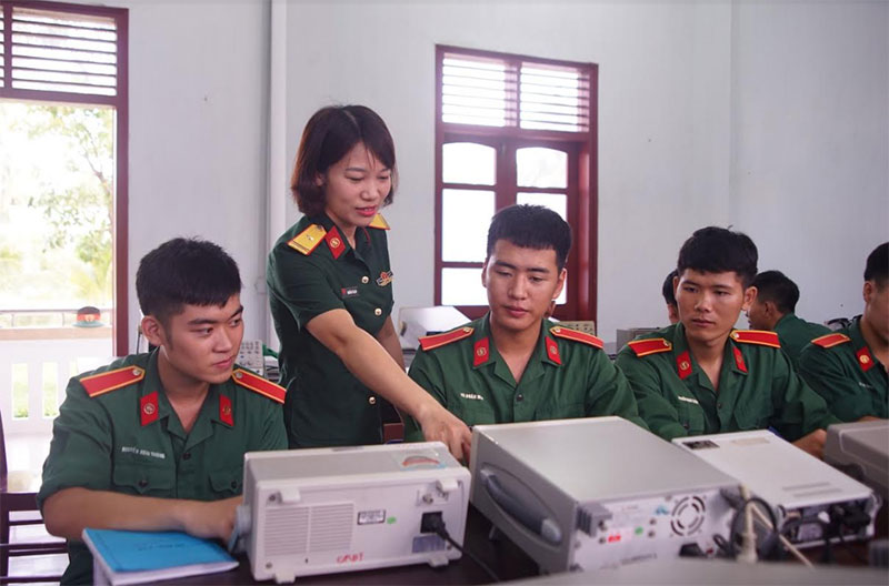 Nữ giảng viên trẻ tận tụy, say nghề