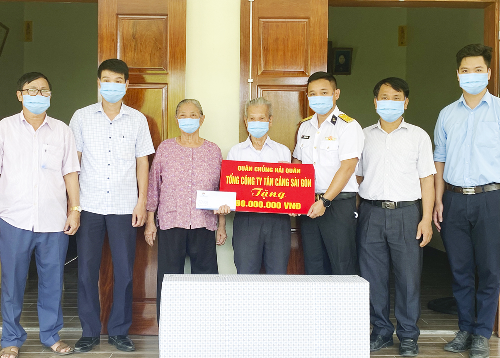 Tổng công ty Tân cảng Sài Gòn bàn giao nhà tình nghĩa